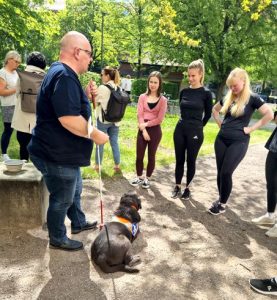 Projekttag für medizinische Fachangestellte - Umgang mit dem Blindenführhund